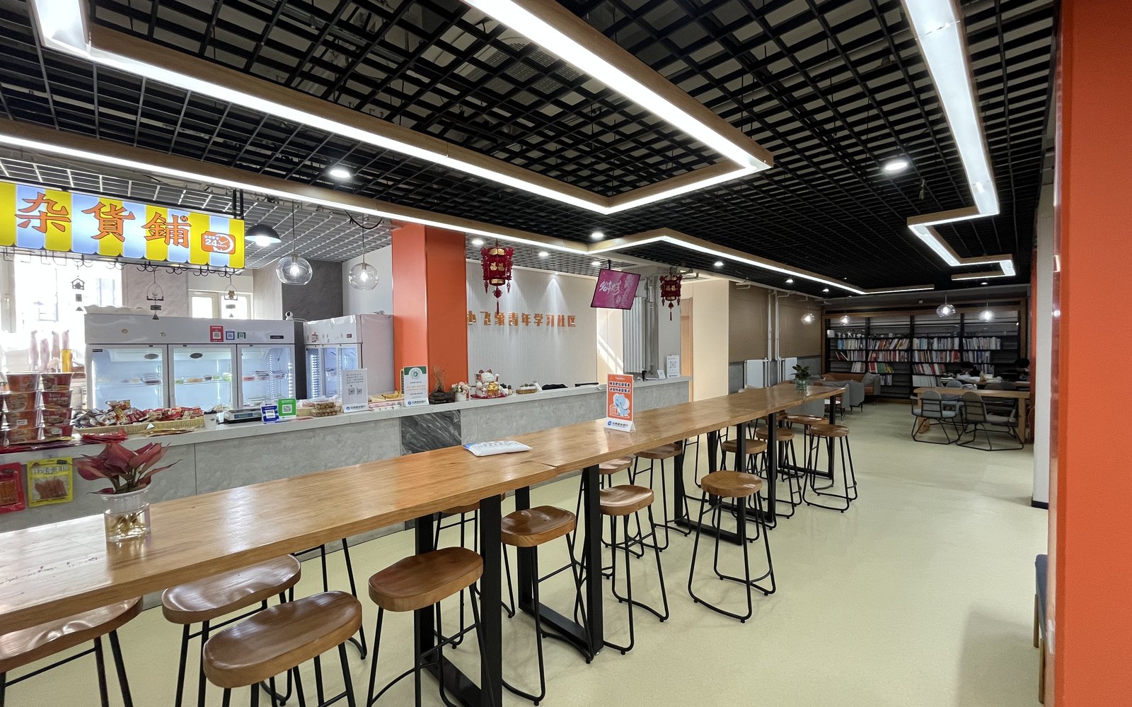 鲸鱼考研住宿区共享大厅与用餐桌